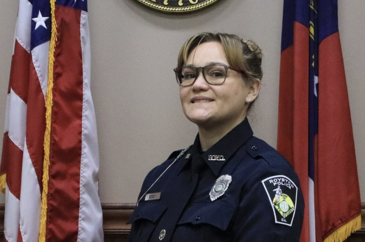 Georgia Officer Runs Into Burning Home to Save Woman - Image 3