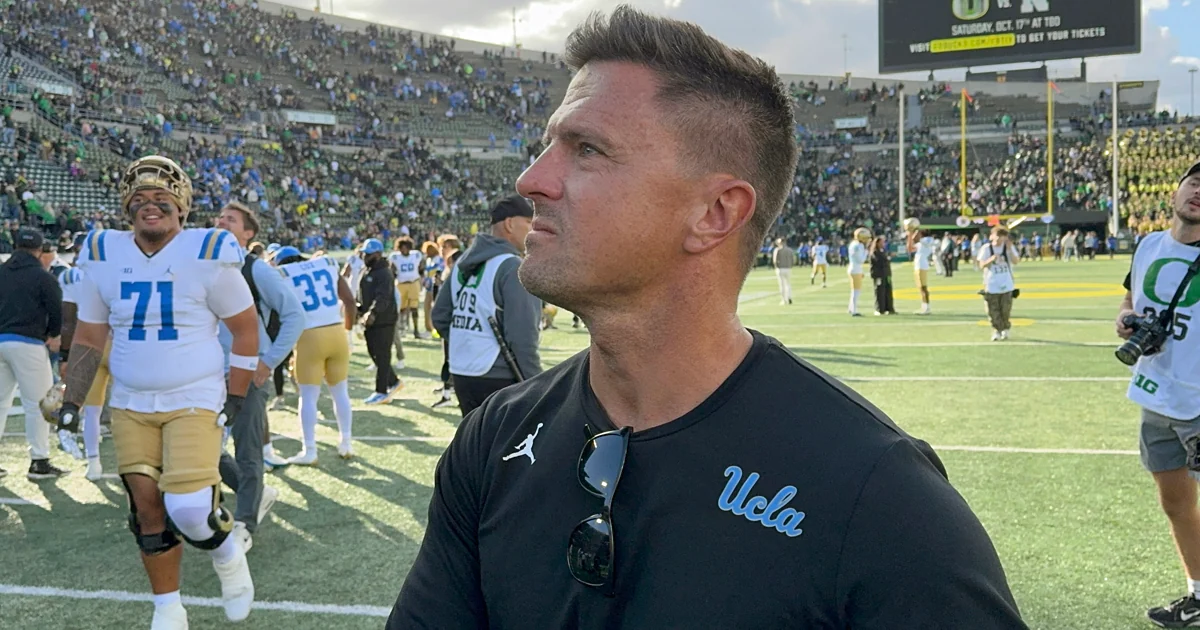 UCLA Receiver Gives Game Glove to Young Oregon Fan