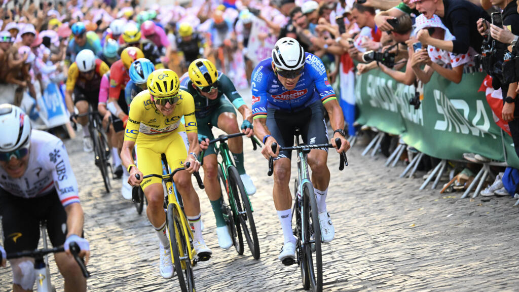Van der Poel Wins Final Tour de France Stage in Paris - Image 2