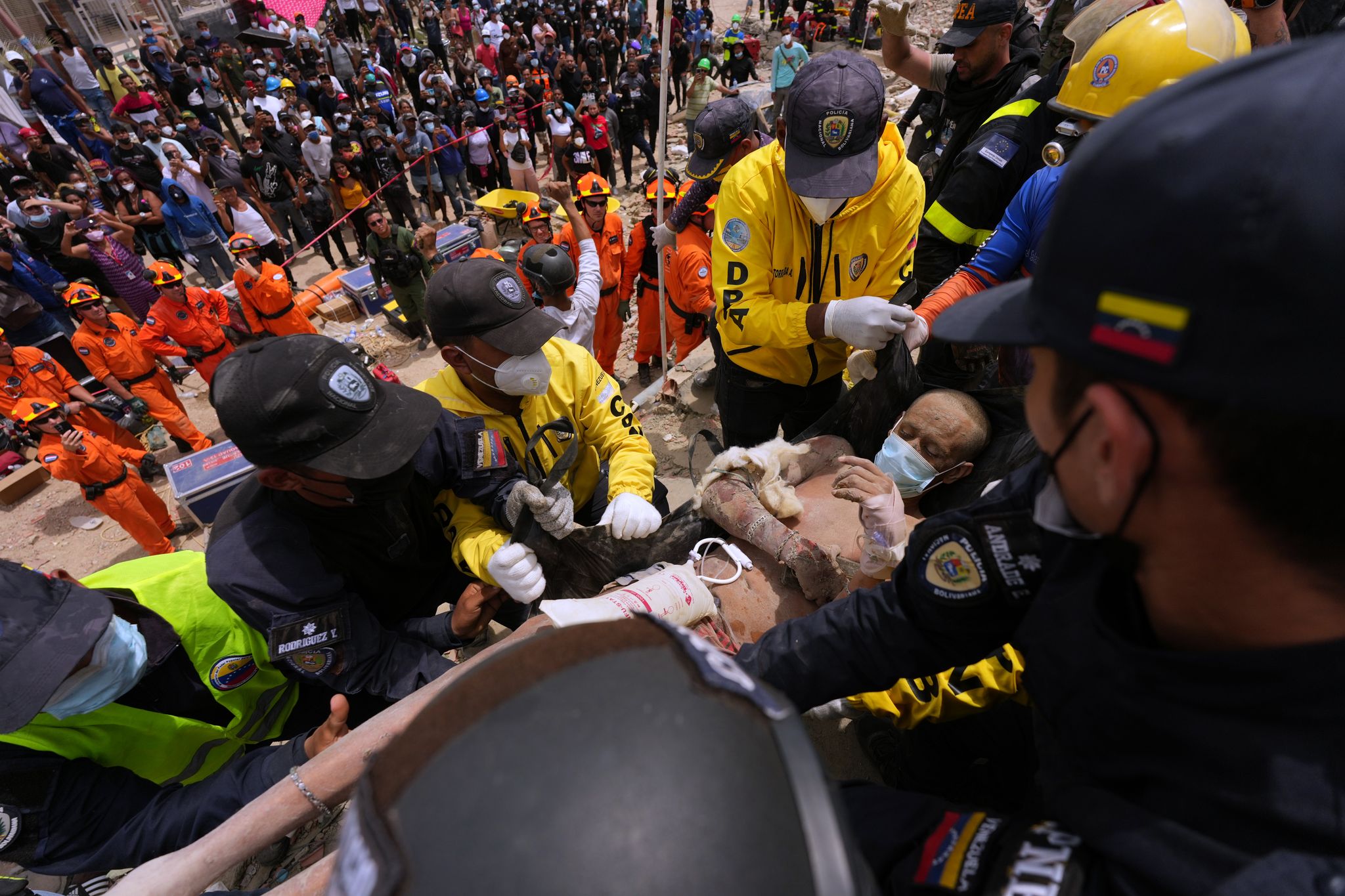 Father and Son Rescued After 4 Days in Venezuela Quake