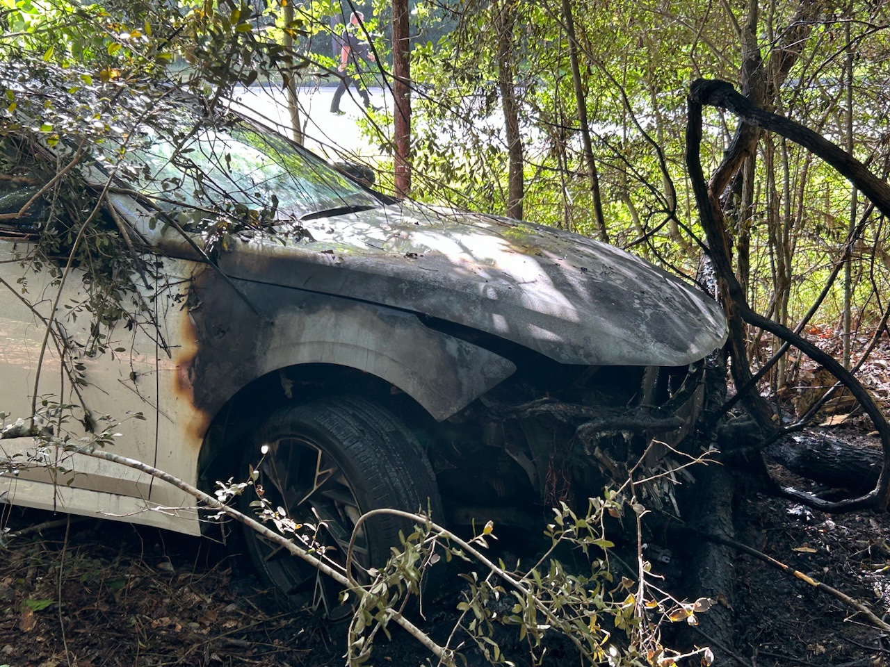 Police officer and good Samaritan rescue child from burning vehicle in Beaumont Texas