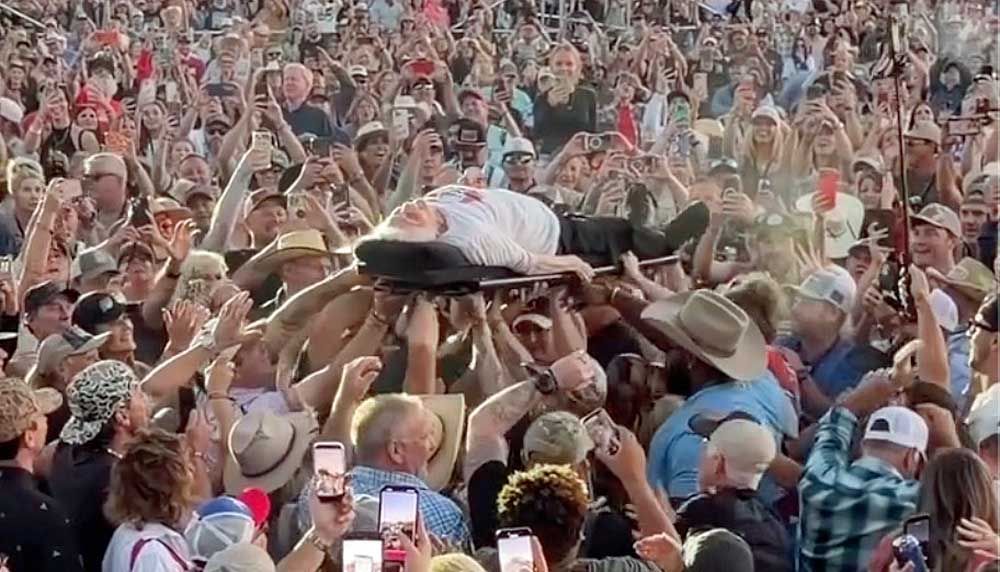 99-year-old Pauline Kana crowd surfing at country concert in Texas holding Guinness World Record