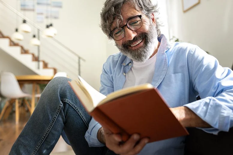 Reading for Pleasure Protects Your Brain, Scientists Find