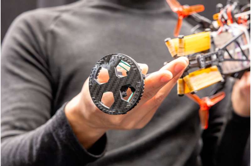 One-Legged Robot Hops Across Ice and Sand Like a Bird - Image 3