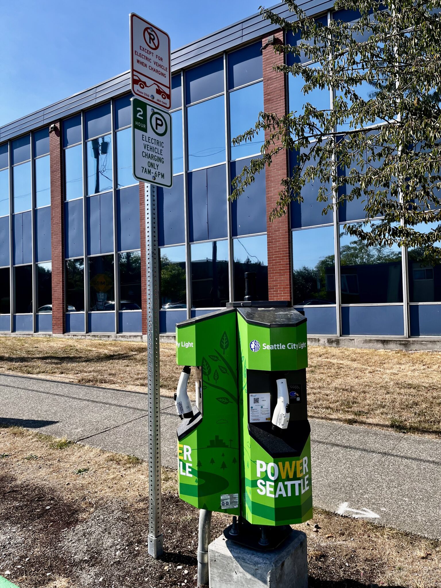 Seattle Installing 200 Free Curbside EV Chargers by 2030 - Image 4