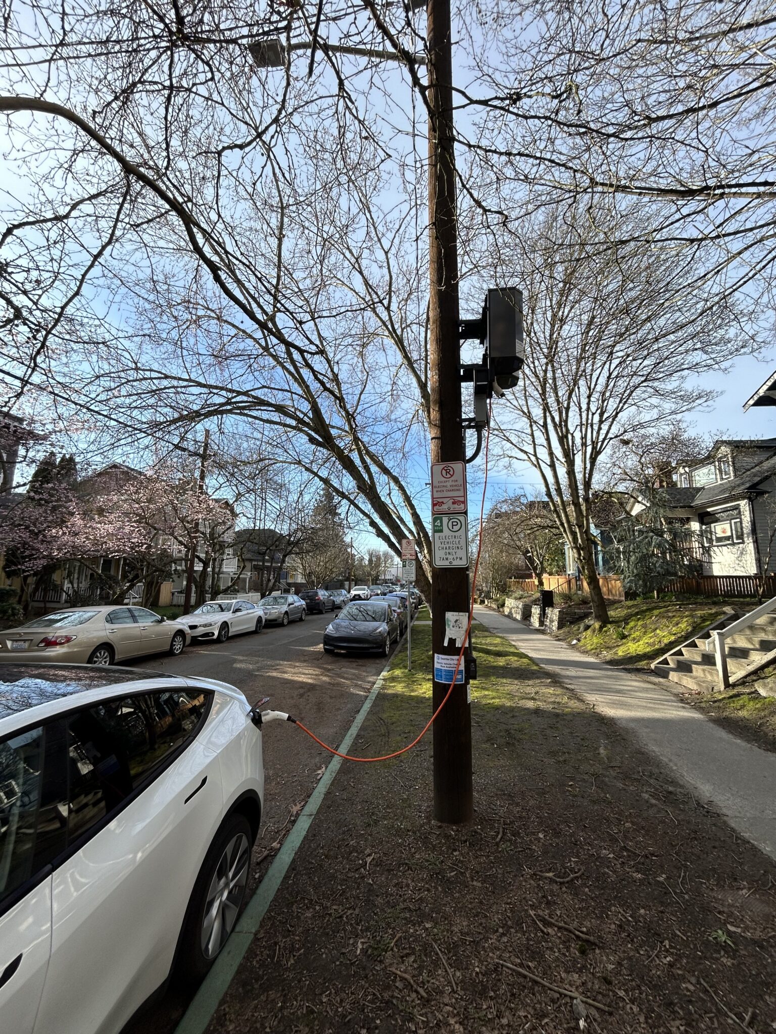 Seattle Installing 200 Free Curbside EV Chargers by 2030 - Image 5