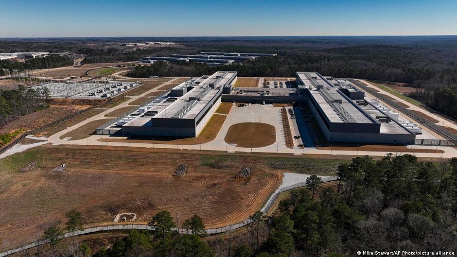 Maine State House building representing first state to pause AI data center construction