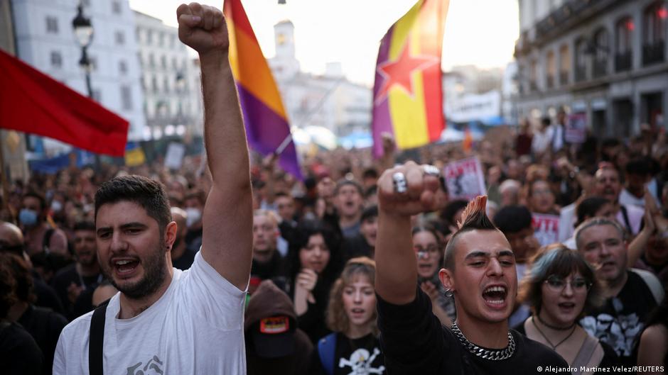 Peaceful protesters gather in Spanish streets holding signs demanding affordable housing and tenant protections
