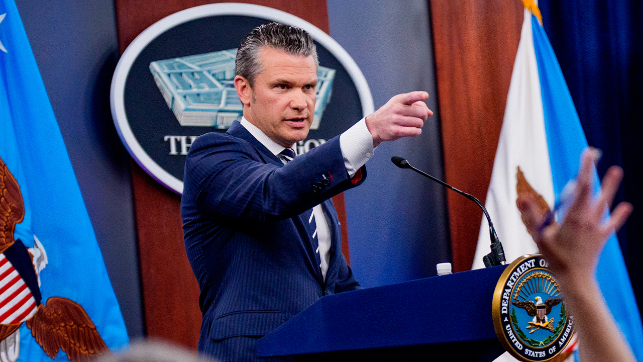 Judge Strikes Down Pentagon Press Ban as Unconstitutional