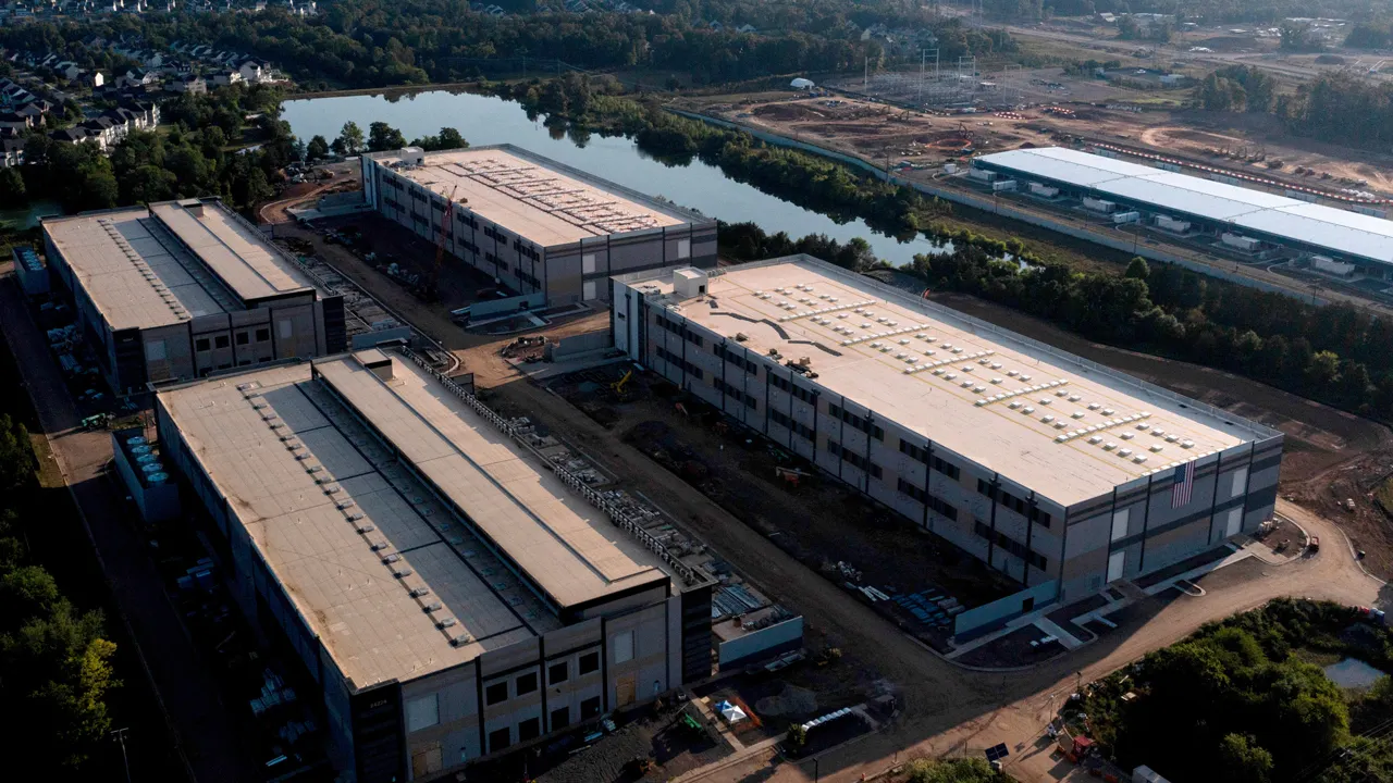 AI Data Centers Spark Windfall for Small US Towns