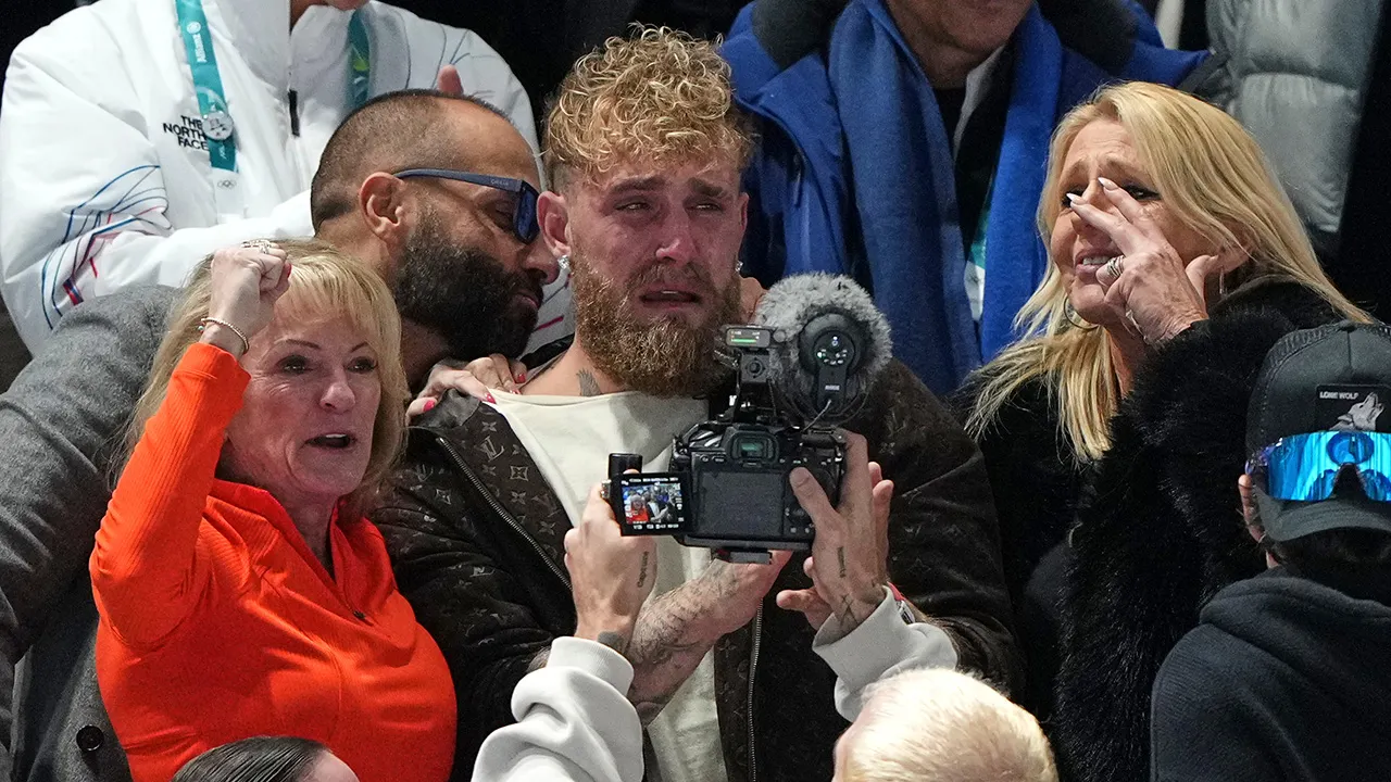 Jutta Leerdam celebrates winning gold medal after breaking Olympic speedskating record in Milan