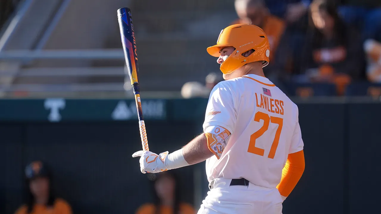 Georgia Outfielder's Wall-Leaping Catch Stuns Tennessee