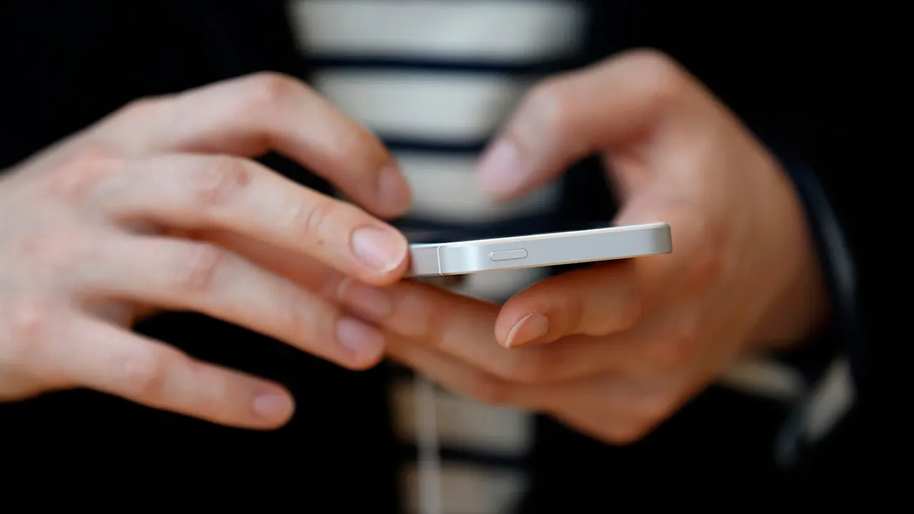 Son Finds iPhone Settings That Stop Scam Texts for Mom, 81