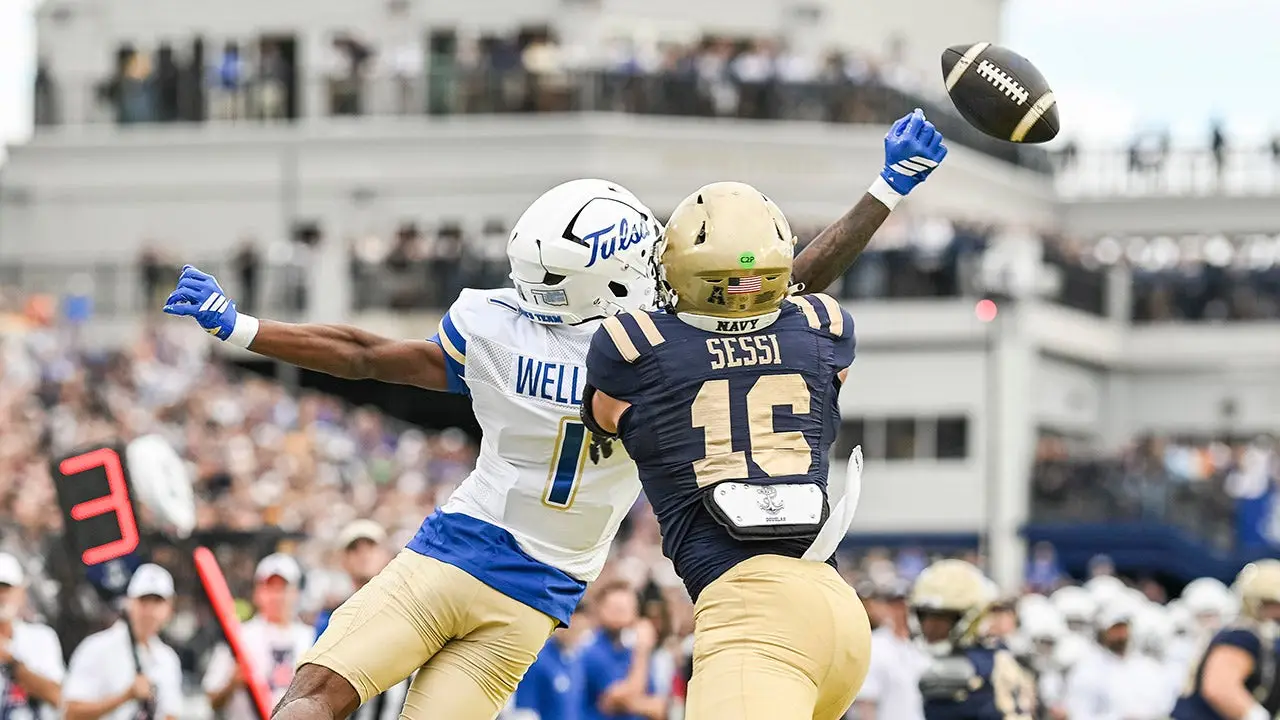 Tulsa wide receiver David Wells Jr. tips pass to himself for touchdown against Navy