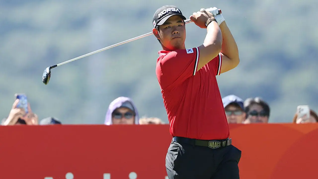 Tom Kim celebrates with gold medal after winning Asian Games golf tournament in Japan