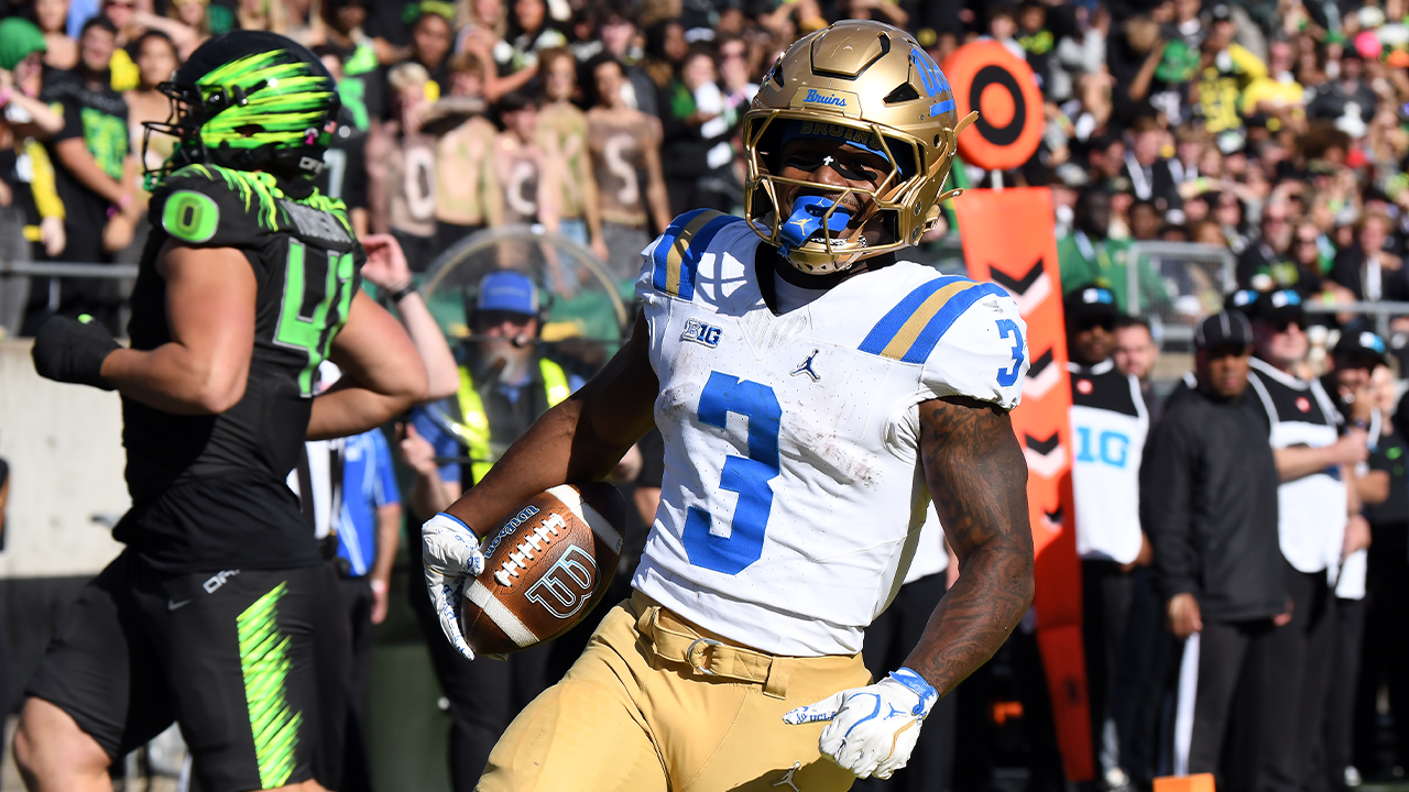 UCLA Stays Unbeaten With Last-Minute Win Over Oregon