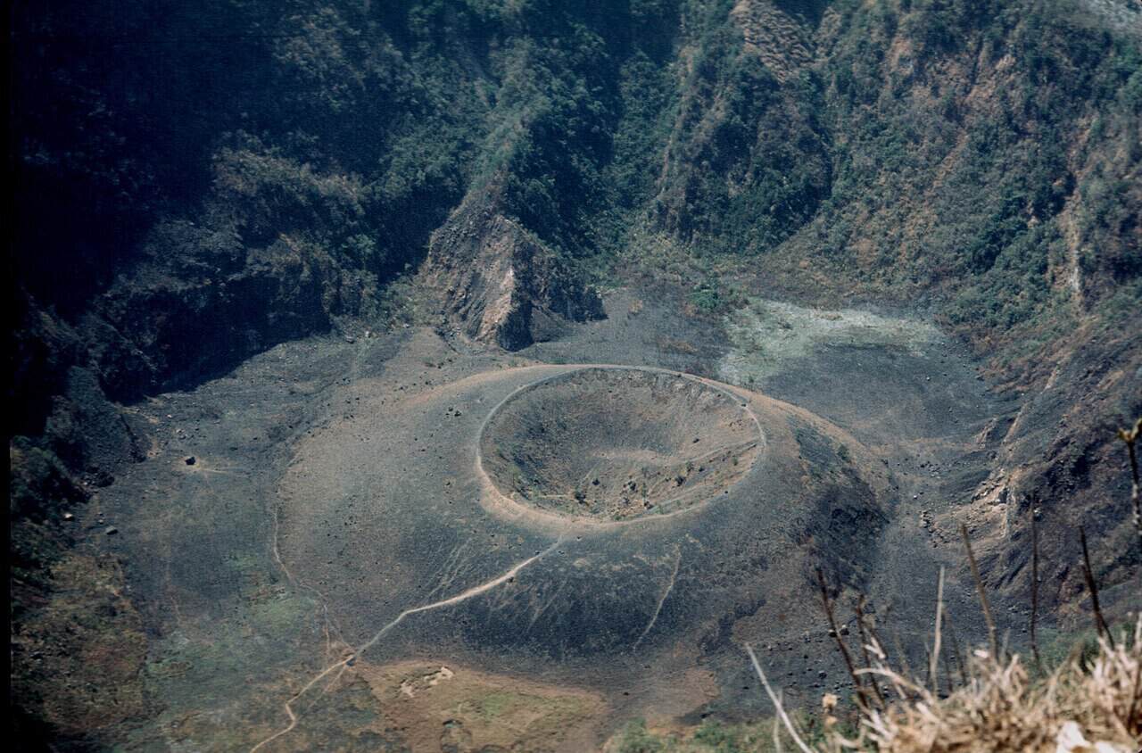 El Salvador Volcano Gets Month-Long Conservation Boost