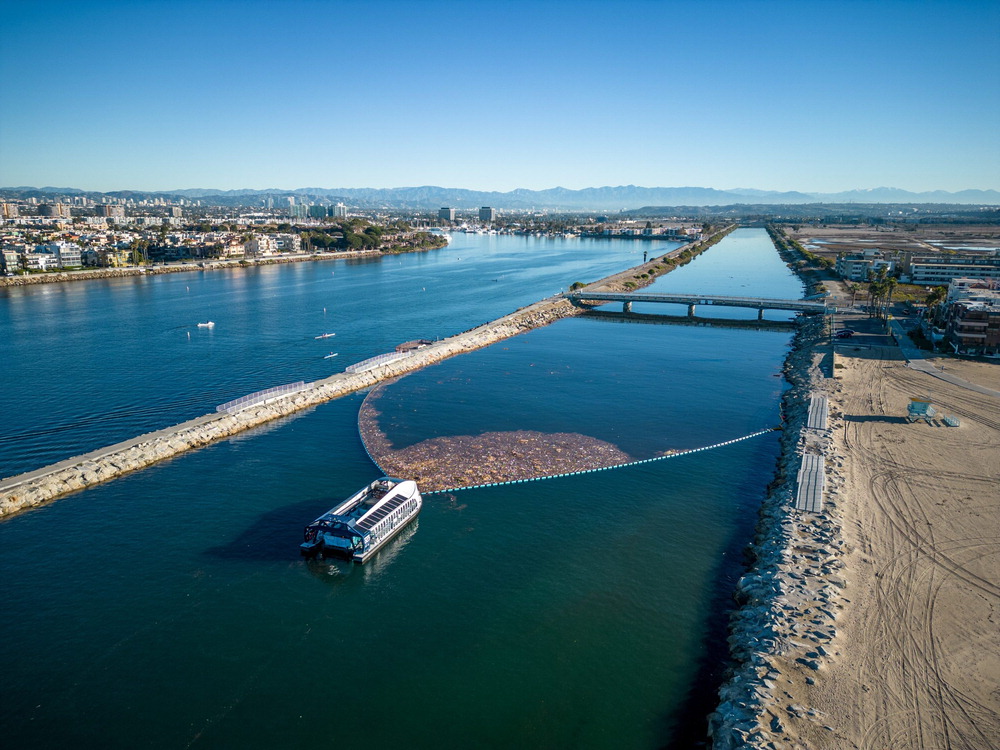 Kia Delivers Electric Vehicles to Clean Ocean Plastic