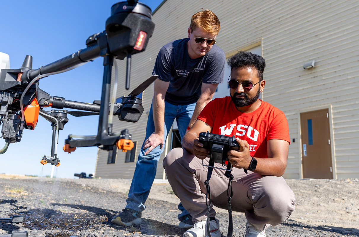 WSU Scientists Showcase Robot Farms at Yakima Tech Summit