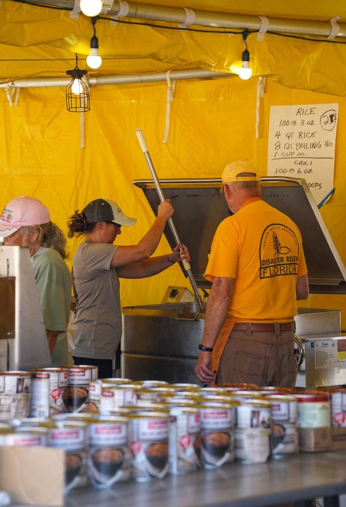 Volunteers From 6 States Feed Thousands After Hurricane - Image 4