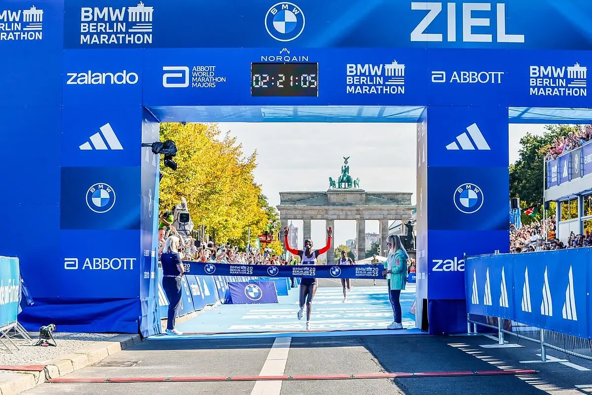 Kenyan Runner Sets 9th Fastest Marathon Time Ever in Berlin