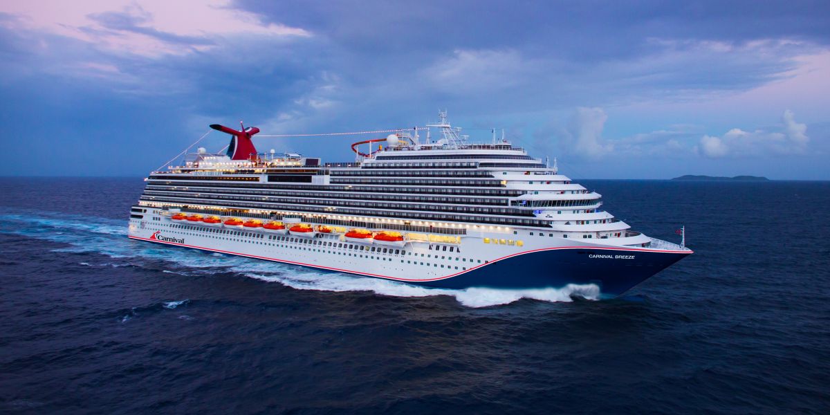 Cruise Proposal Goes Viral After Staff Sing Too Soon