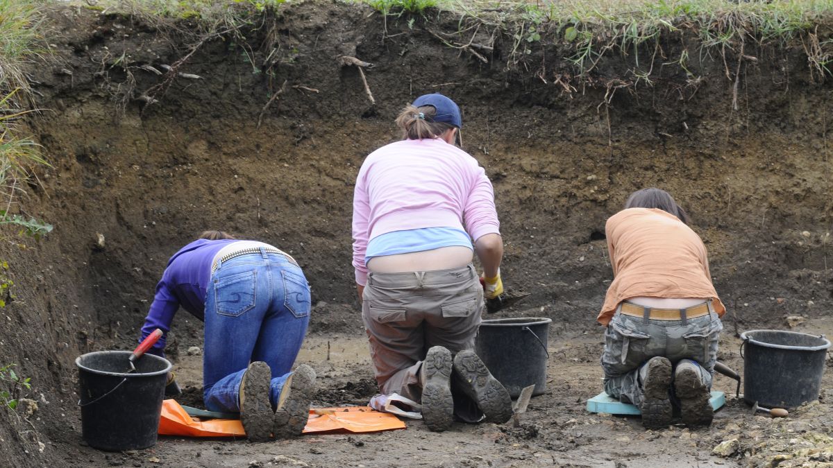 Veterans Dig Dutch Battlefield Where Farmers Beat Knights