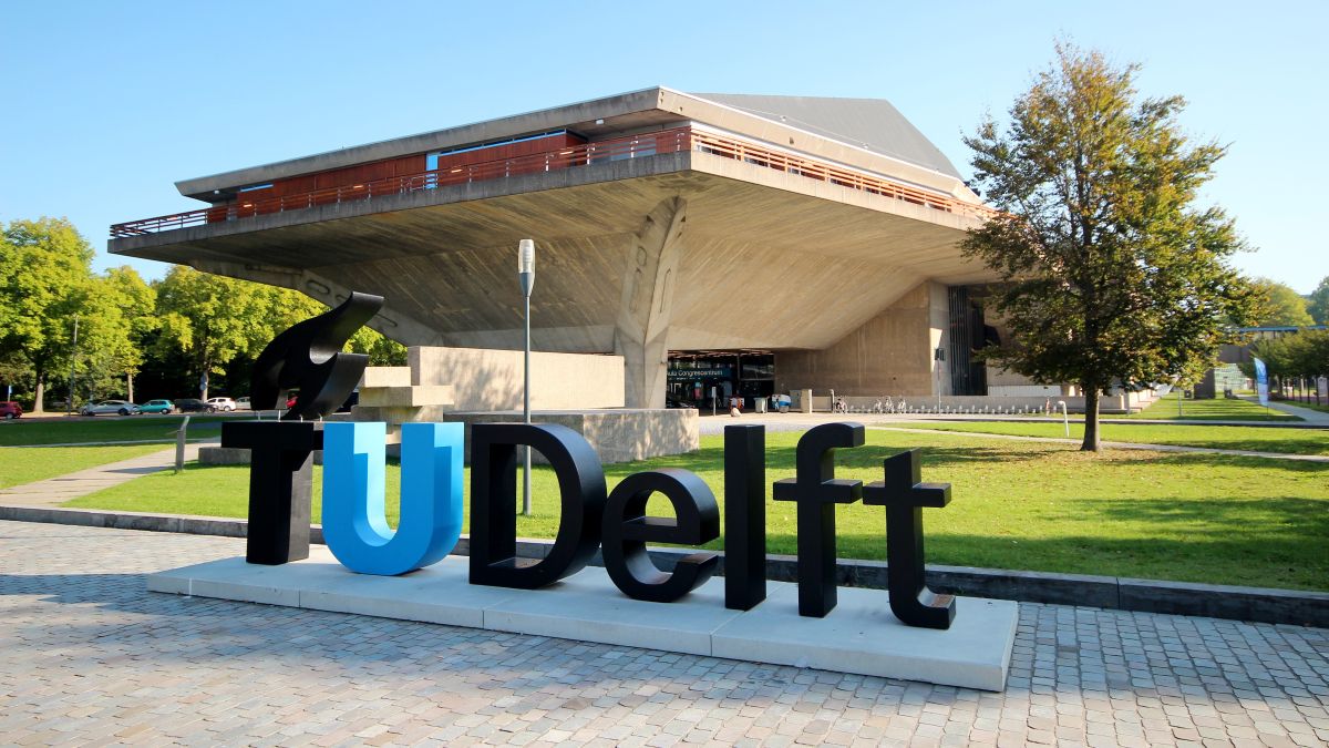Dutch University Wins Fight for Women in Aerospace Program