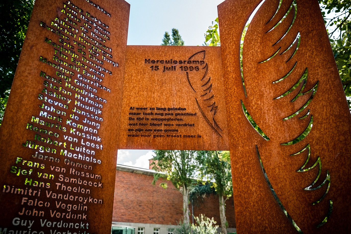 Eindhoven Apologizes 30 Years After Air Disaster