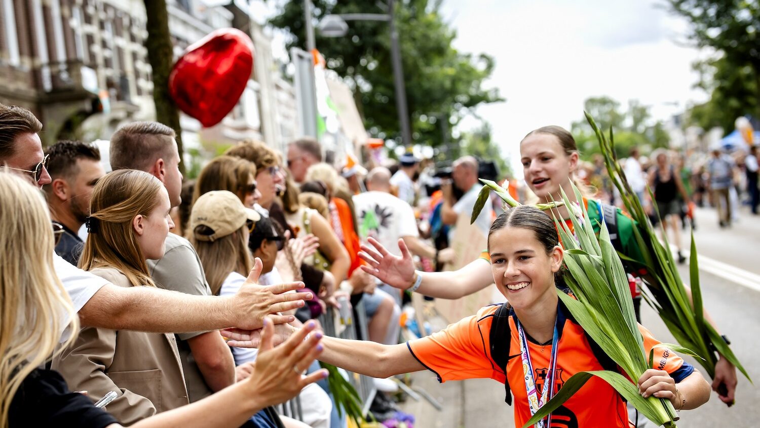 45,000 Walkers From 70 Nations Finish Nijmegen March