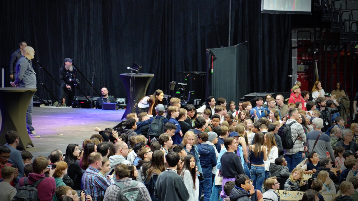Stockholm Hosts World's Largest Chess Lecture for 1,500 - Image 3