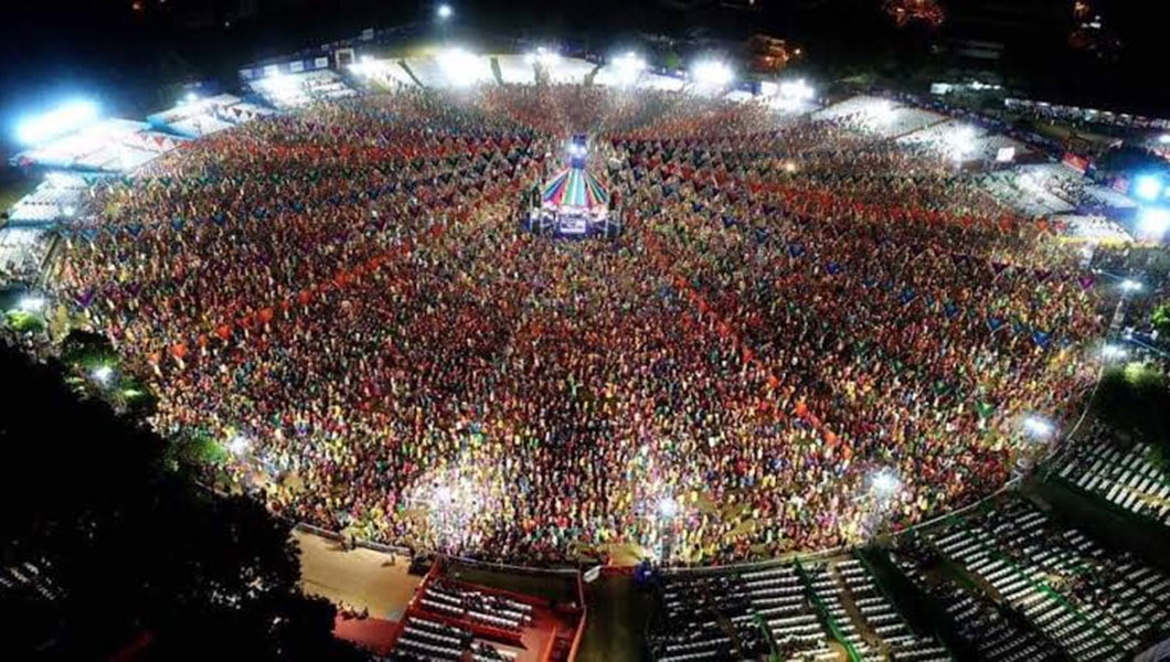 46,000 Dancers Break World Record in India's Garba Fest