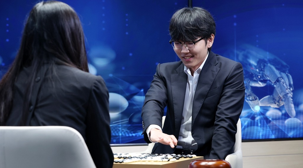 Go Grandmaster Shin Beats AI in Historic Comeback