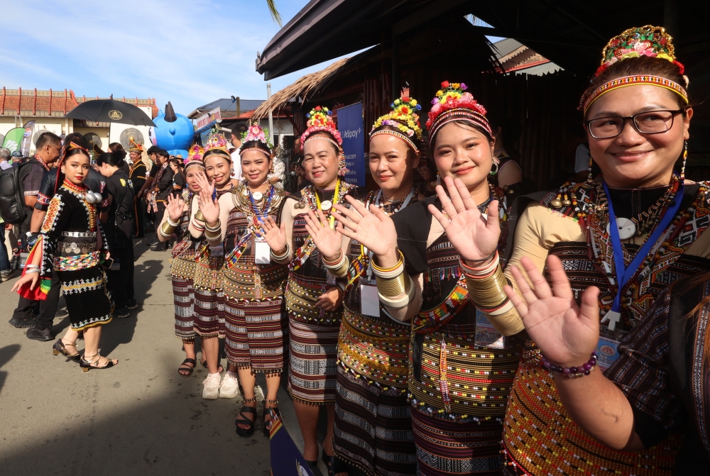 Malaysia's Cabinet Celebrates Sabah's Kaamatan Festival