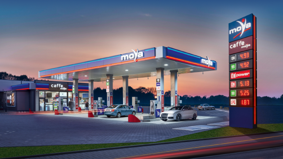 Poland's MOYA Hits 100 EV Charging Stations Milestone