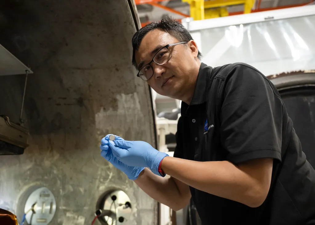 NASA's Moon Batteries Work at Minus 112°F