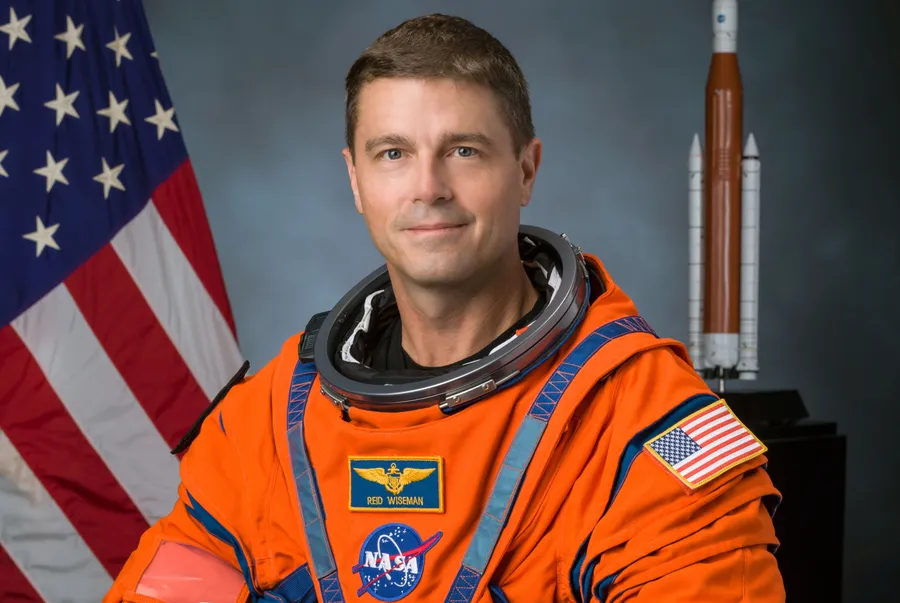 Artemis II Moon Commander Joins NASA's Jet Propulsion Lab