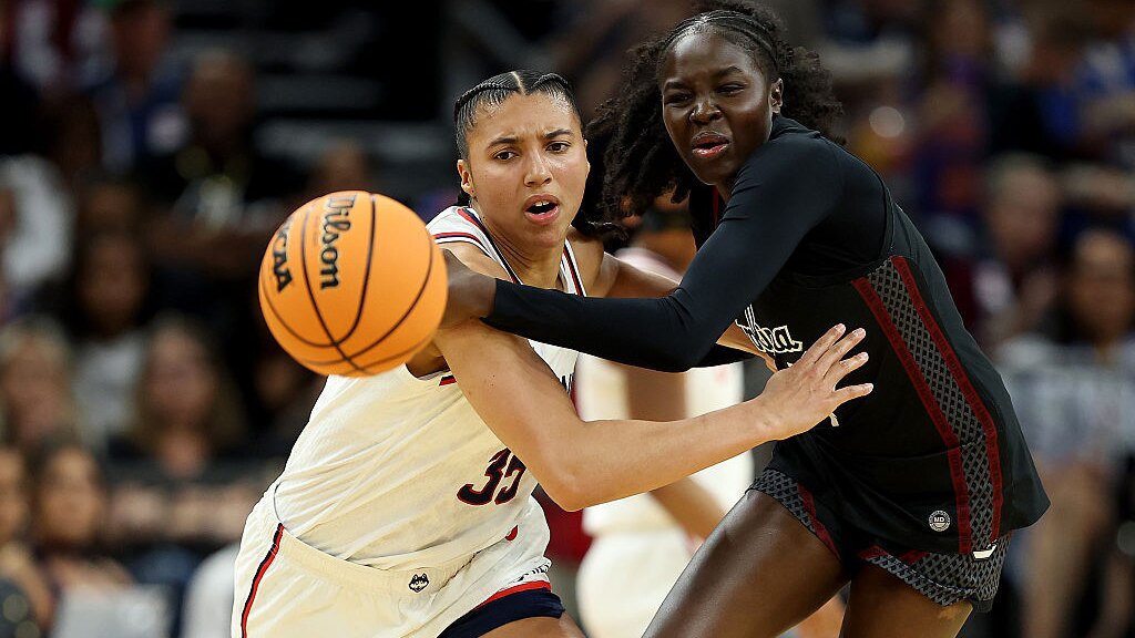 Women's Basketball Hall of Famers Honored at Phoenix Final Four