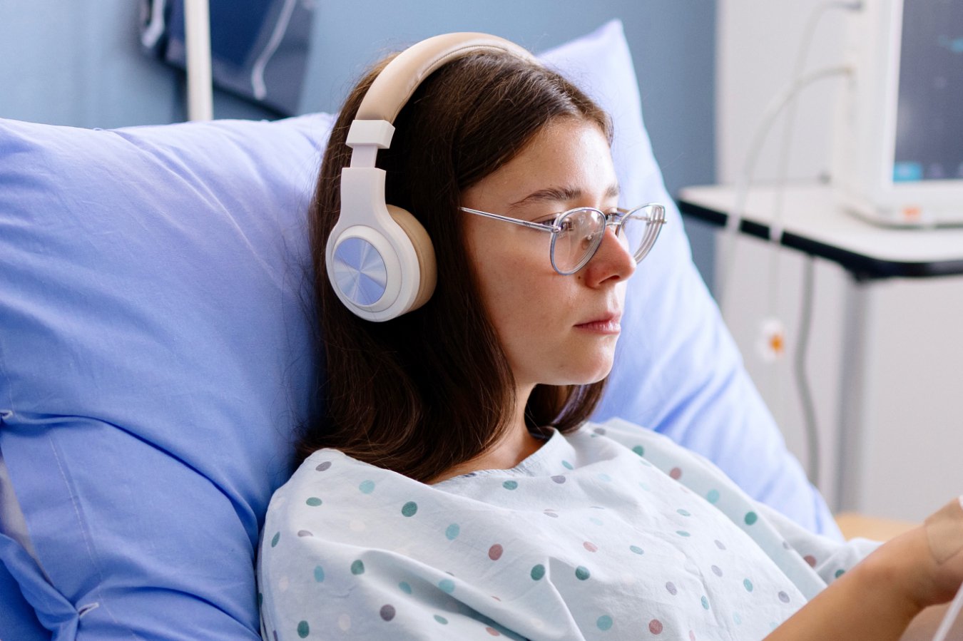 Noise-Cancelling Headphones Cut Post-Surgery Nausea by 33%