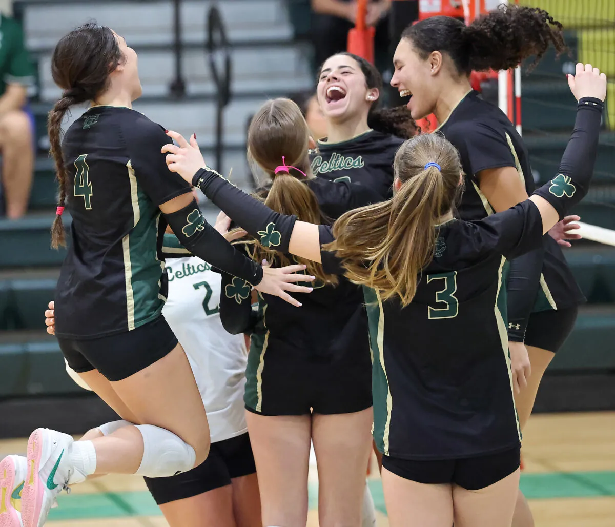 Florida Volleyball Team Wins 20th Straight District Title