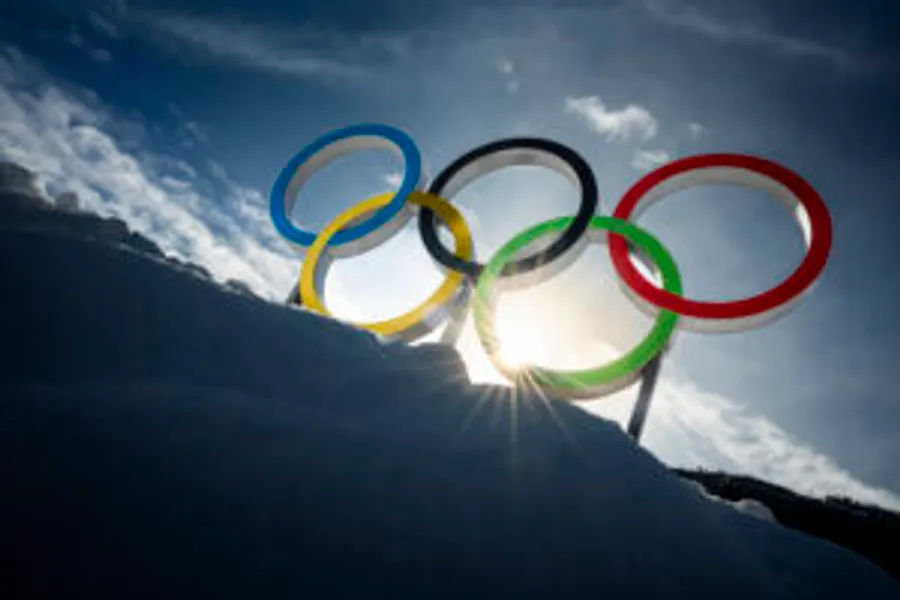 Olympic Gold Medalist Proposes Atop Active Volcano - Image 4