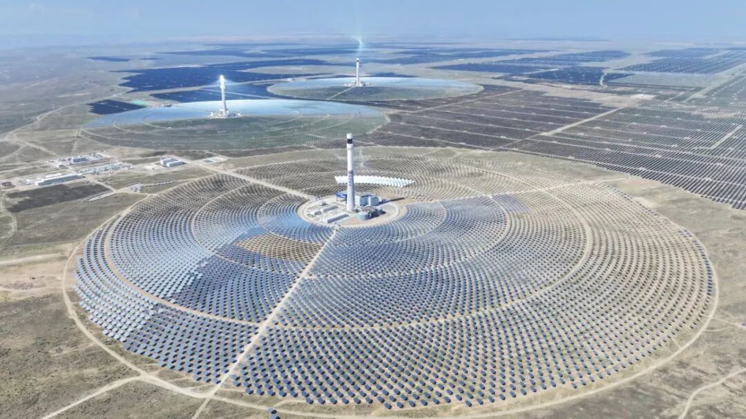 China Flips Switch on Gigawatt Solar Plant That Stores Sun
