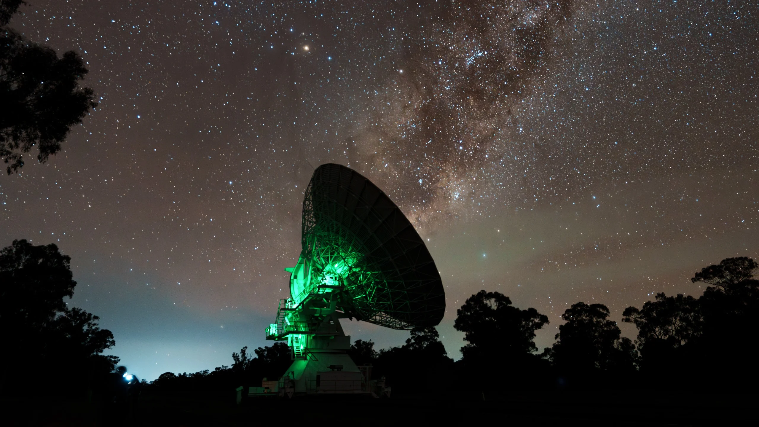 Ancient Radio Burst Reveals Tiny Galaxy 11 Billion Years Old
