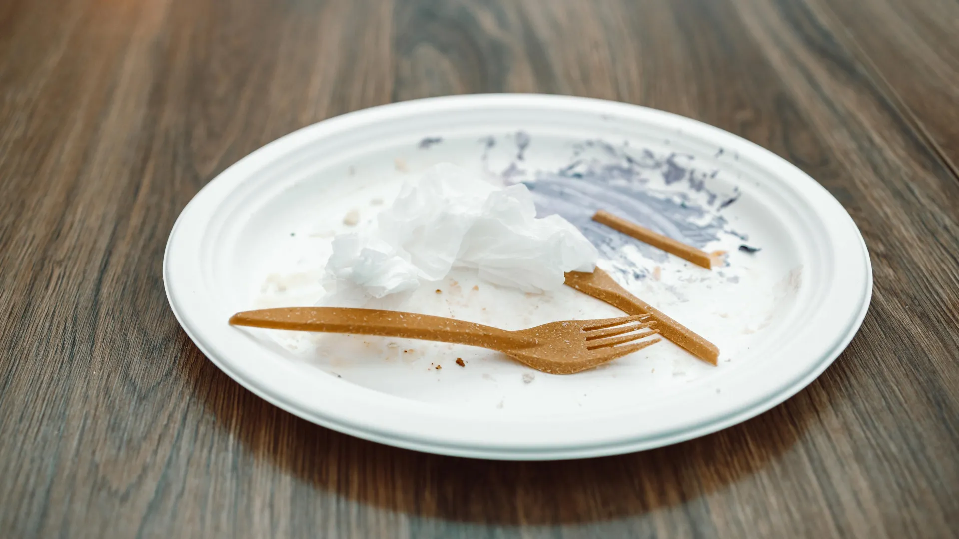 Living Plastic Self-Destructs in 6 Days, No Microplastics