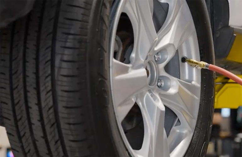 Robot Changes Tires in 30 Minutes, Eases Worker Shortage - Image 2