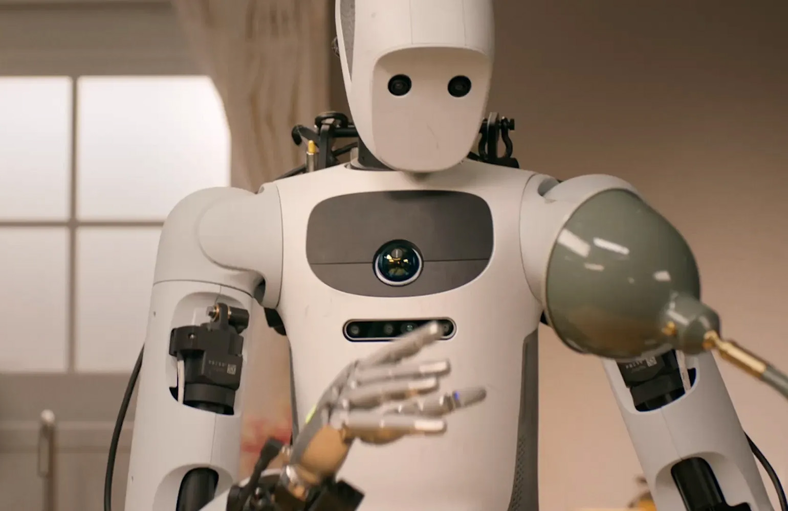 Google's New AI Lets Humanoid Robots Walk, Tie Knots, Work Together