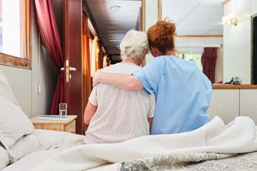 Hospice Nurse Shares Signs of Natural Death 6 Months Early