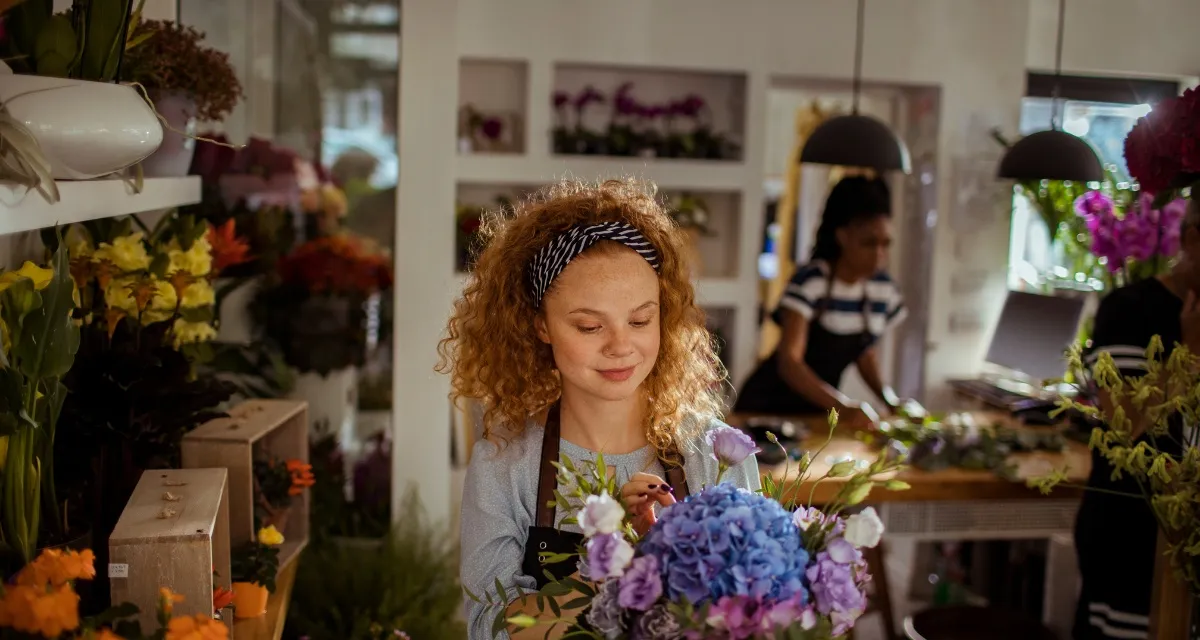 Teacher Starts Flower Farm by Borrowing Neighbors' Yards