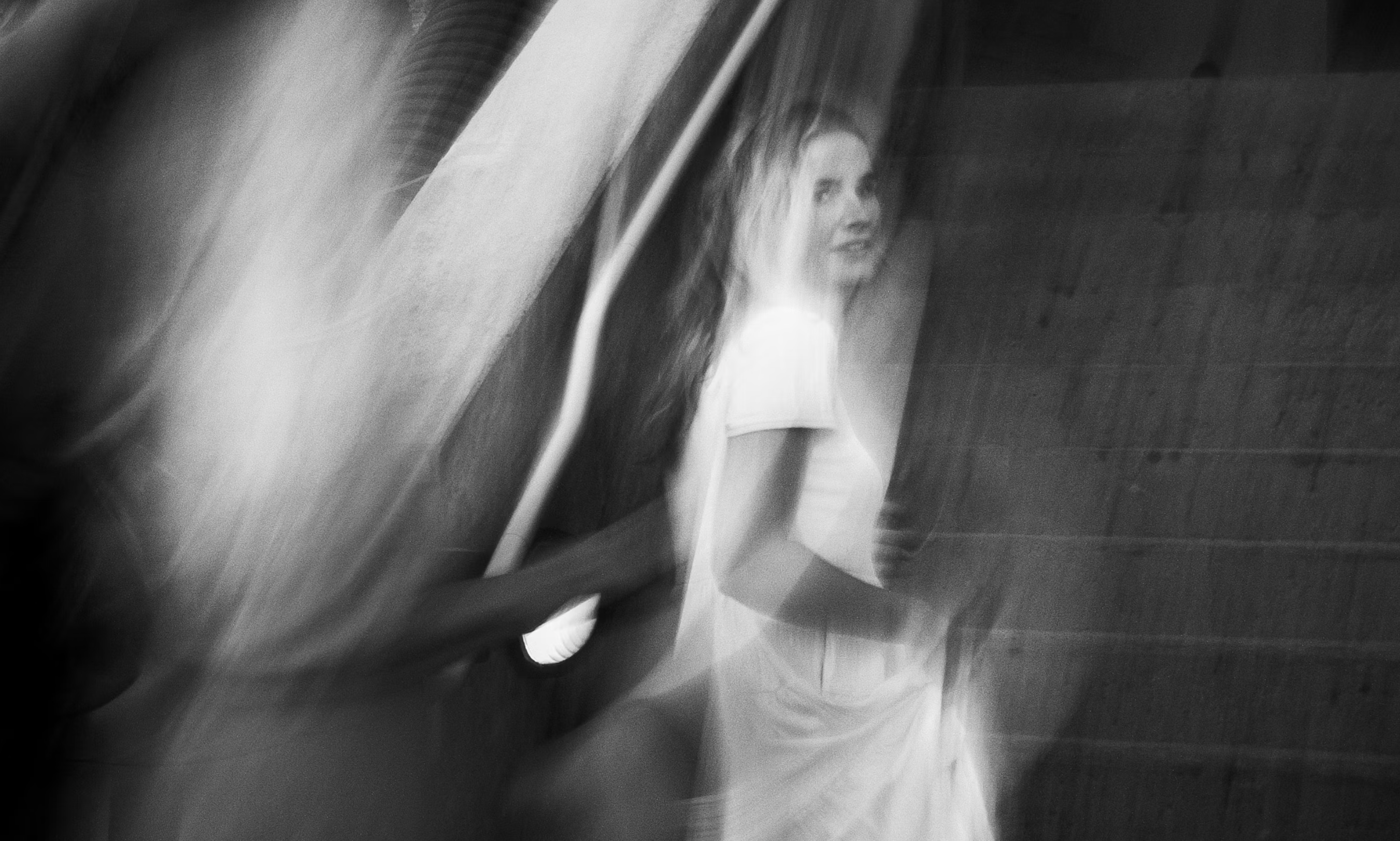 Bride Finds Her Late Dad in Wedding Photos 26 Years Later