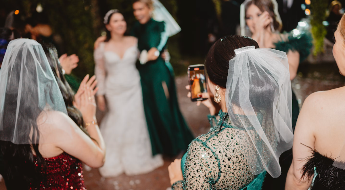 Dumped Bride Throws Italian Party Anyway With 30 Friends